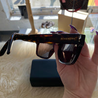 Load image into Gallery viewer, GIVENCHY DESIGNER
