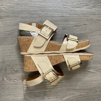 Load image into Gallery viewer, EARTH Size 8 SHOE
