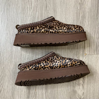 Load image into Gallery viewer, UGG Size 10 BOUTIQUE

