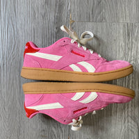 Load image into Gallery viewer, REEBOK Size 7 SHOE
