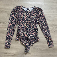 Load image into Gallery viewer, FREE PEOPLE Size SMALL TOPS
