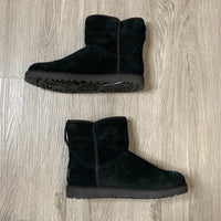 Load image into Gallery viewer, UGG Size 7 BOUTIQUE
