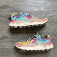 Load image into Gallery viewer, FLOWER MOUNTAIN Size 7 BOUTIQUE
