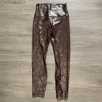 Load image into Gallery viewer, Lululemon Size 4 ATHLETIC WEAR
