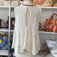 Load image into Gallery viewer, FREE PEOPLE Size LARGE TOPS
