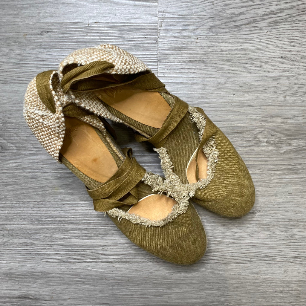 Castener Size 8 1/2 BOUTIQUE