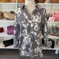 Load image into Gallery viewer, CHICOS Size LARGE TOPS
