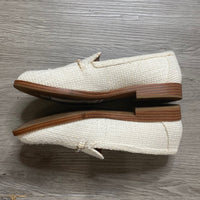 Load image into Gallery viewer, CROWN &amp; IVY Size 7 1/2 SHOE
