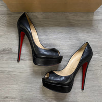 Load image into Gallery viewer, Christian Louboutin Size 8 DESIGNER
