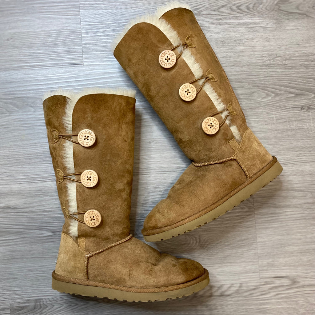 UGG Size 8 BOUTIQUE