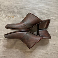 Load image into Gallery viewer, ICON Size 9 1/2 BOUTIQUE
