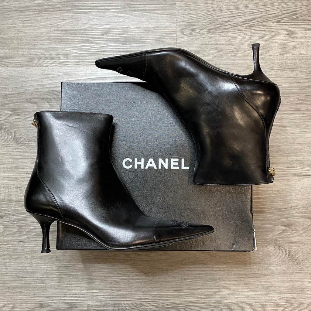 CHANEL Size 9 1/2 DESIGNER