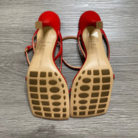 Load image into Gallery viewer, Bottega Veneta Size 6 1/2 DESIGNER
