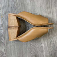 Load image into Gallery viewer, CHICOS Size 7 1/2 SHOE
