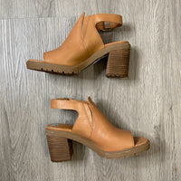 Load image into Gallery viewer, LUCKY Size 7 1/2 SHOE
