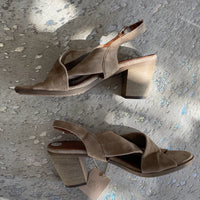 Load image into Gallery viewer, MARIELLA Size 9 SHOE
