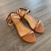 Load image into Gallery viewer, Olivia Miller Size 9 SHOE

