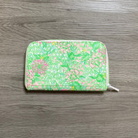 Load image into Gallery viewer, Lilly Pulitzer WALLET
