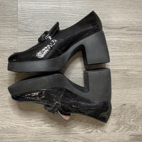 Load image into Gallery viewer, WONDERS Size 9 1/2 SHOE
