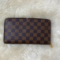 Load image into Gallery viewer, Louis Vuitton DESIGNER
