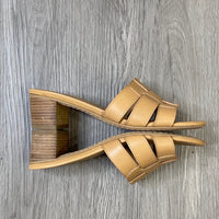 Load image into Gallery viewer, Marc Fisher Size 7 SHOE
