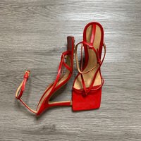 Load image into Gallery viewer, Bottega Veneta Size 6 1/2 DESIGNER
