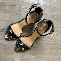 Load image into Gallery viewer, VINCE CAMUTO Size 8 1/2 SHOE
