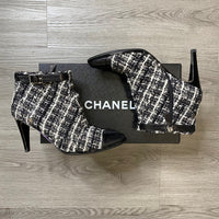 CHANEL Size 7 1/2 DESIGNER