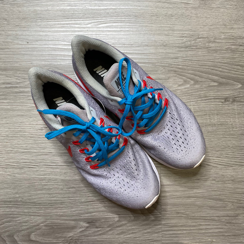 NIKE Size 7 SHOE