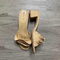 Load image into Gallery viewer, Larroude Size 9 BOUTIQUE
