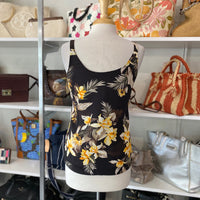 Load image into Gallery viewer, White House Black Market Size XS TOPS
