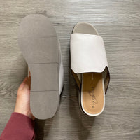 Load image into Gallery viewer, Naked Feet Size 7 1/2 SHOE
