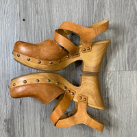 Load image into Gallery viewer, KORKS Size 7 SHOE
