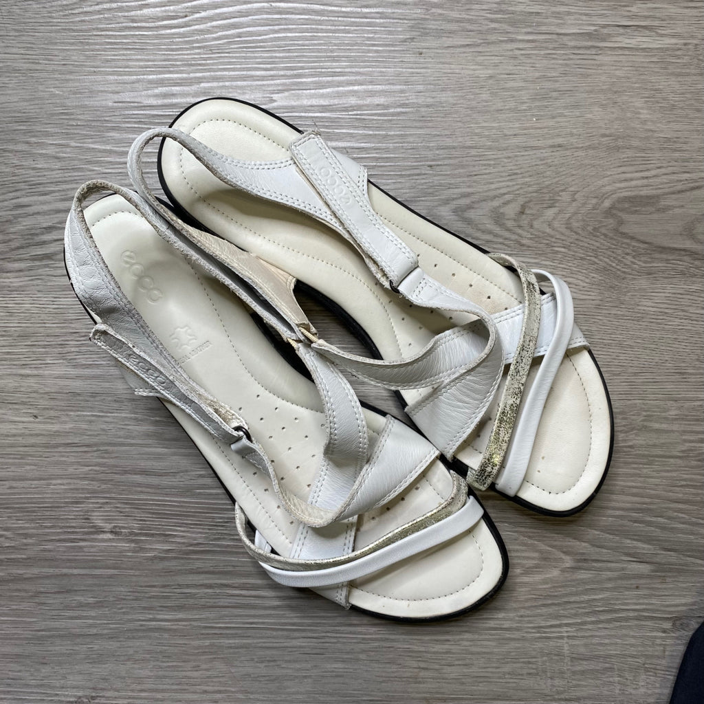 ECCO Size 9 1/2 SHOE