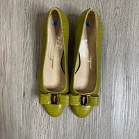 Load image into Gallery viewer, FERRAGAMO Size 6 DESIGNER
