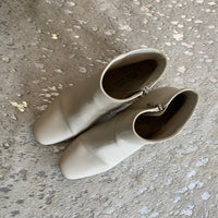 Load image into Gallery viewer, Michael Michael Shannon Size 10 SHOE
