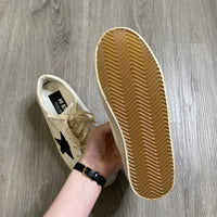 Load image into Gallery viewer, Golden Goose Size 6 1/2 DESIGNER
