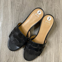 Load image into Gallery viewer, Marc Fisher Size 7 SHOE
