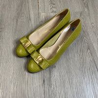 Load image into Gallery viewer, FERRAGAMO Size 6 DESIGNER
