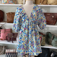 Load image into Gallery viewer, IMPRESSIONS Size SMALL DRESS
