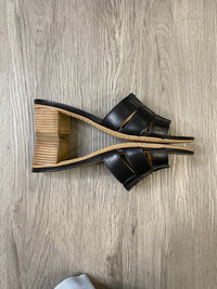 Load image into Gallery viewer, Marc Fisher Size 7 SHOE
