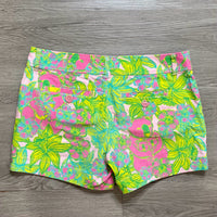 Load image into Gallery viewer, Lilly Pulitzer Size 6 SHORTS
