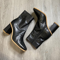 Load image into Gallery viewer, FREE PEOPLE Size 6 SHOE
