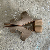 Load image into Gallery viewer, Pelle Moda Size 7 1/2 SHOE
