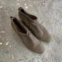 Load image into Gallery viewer, Paul Green Size 9 1/2 BOUTIQUE
