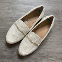 Load image into Gallery viewer, CROWN &amp; IVY Size 7 1/2 SHOE
