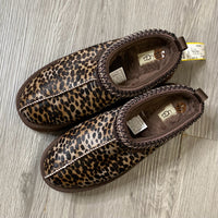 Load image into Gallery viewer, UGG Size 10 BOUTIQUE
