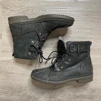 Load image into Gallery viewer, UGG Size 7 SHOE
