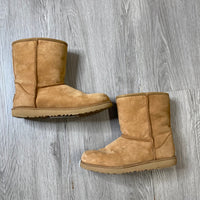 Load image into Gallery viewer, UGG Size 5 BOUTIQUE
