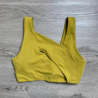 Load image into Gallery viewer, Lululemon Size 4 ATHLETIC WEAR
